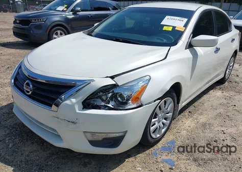 2015 Nissan Altima 2.5 S z USA, uszkodzony, nr VIN 1N4AL3AP7FC267447